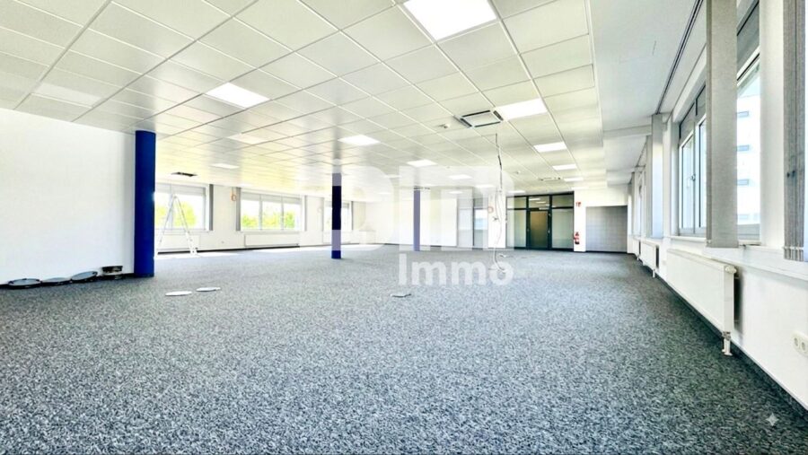 Repräsentative, belüftete Büroetage mit flexibler Raumgestaltung in Kassel-Waldau - Hauptraum / KI Boden Beispiel